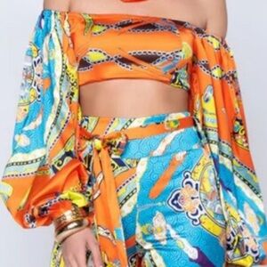 AKIRA Label Fiery Fiesta Satin Printed Off-Shoulder Top M